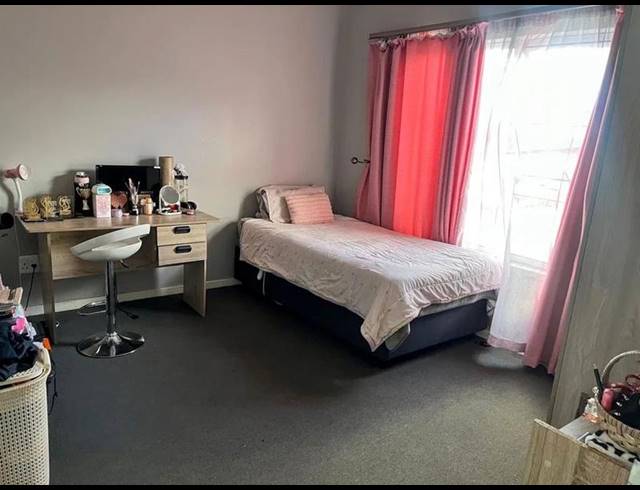 2 BEDROOM PROPERTY TO RENT IN MIDRIDGE PARK